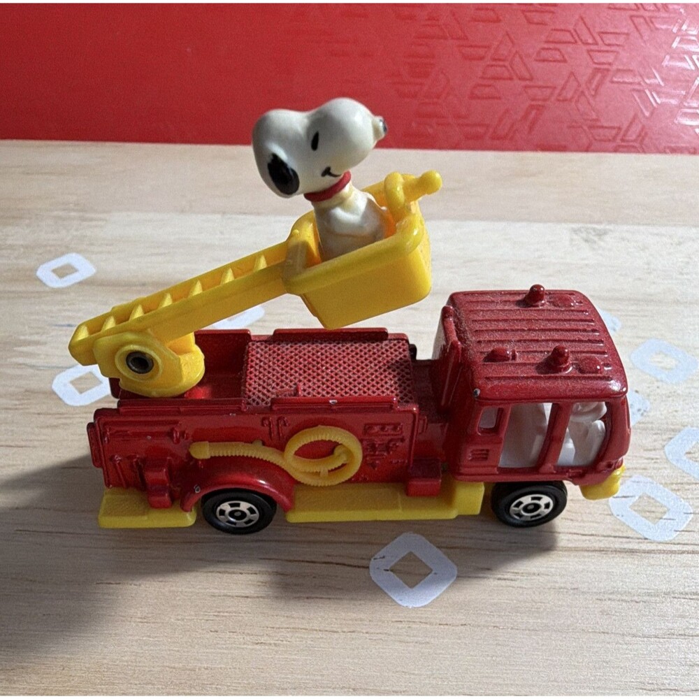 Aviva Snoopy Peanuts Gang Fire Vehicle Red/Yellow Made in Japan 1958